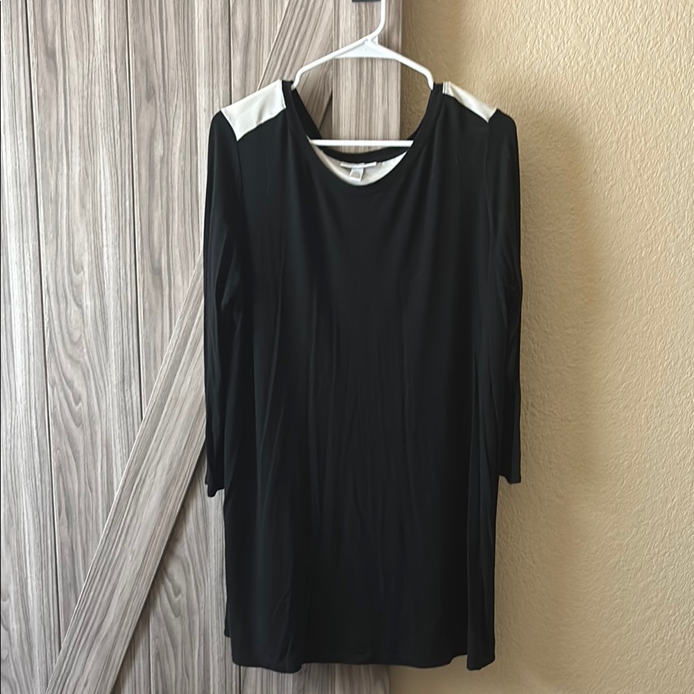 Liz Lange Black and White Tunic Top